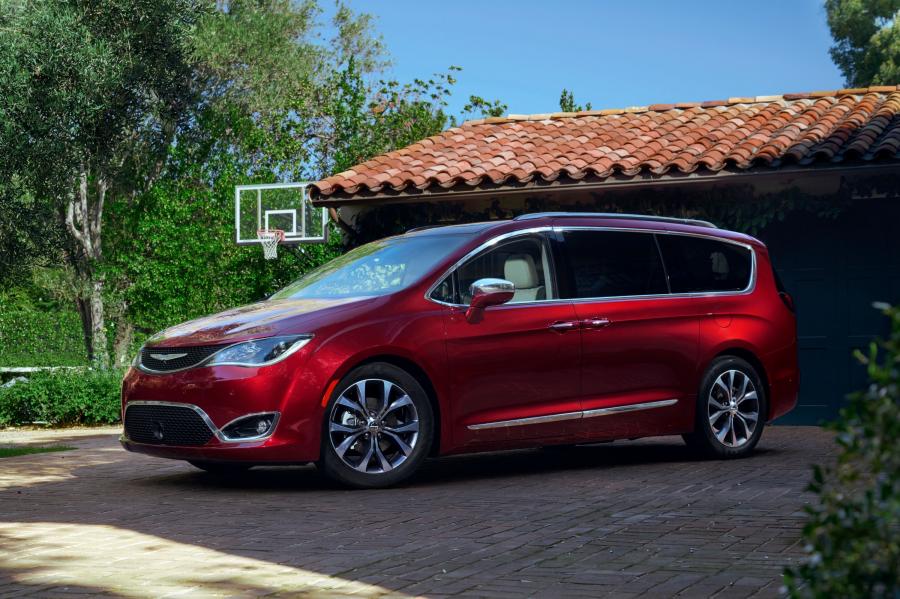  Chrysler Pacifica Limited (RU) 2016 года  (фото 11 из 40)